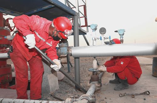 中石化員工戰(zhàn)高溫酷暑 奮力跑出增儲上產(chǎn) 加速度